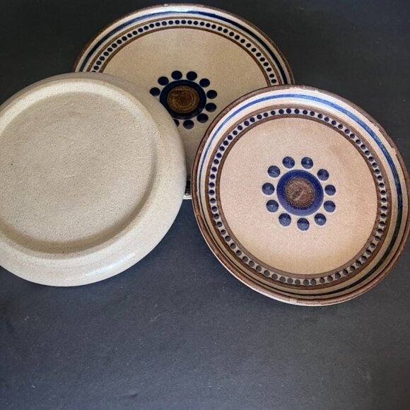 Set Of 3 Vintage Mexican Acambaro Handmade Stoneware Plates 7.5 and 8.75 inches - Picture 2 of 5